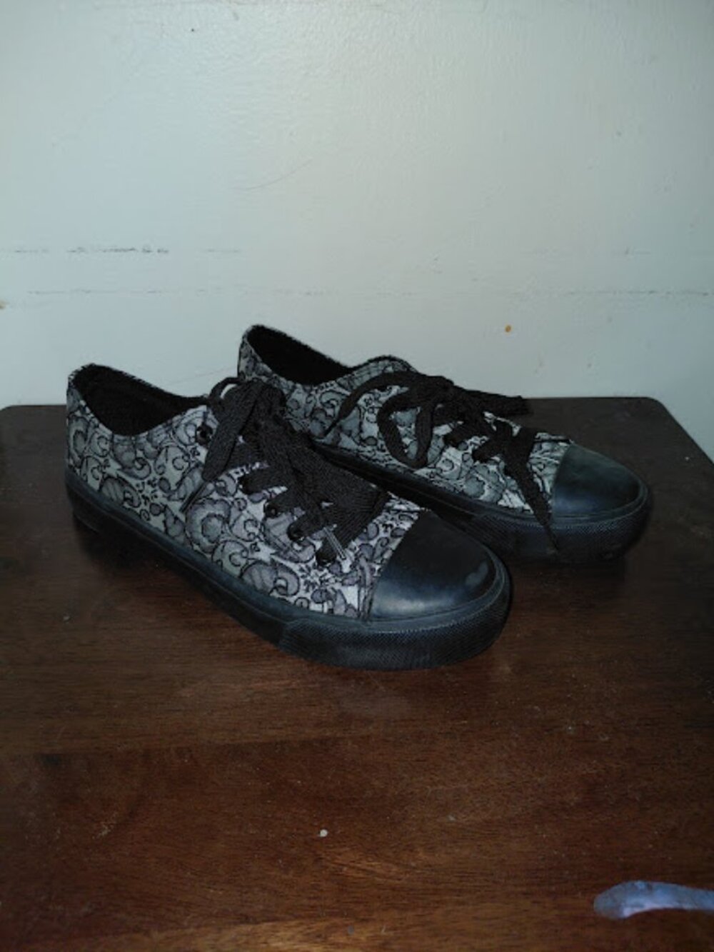 Women's Black & Gray Sneakers Shoes Victorian Baroque Lace Pattern Size 7.5